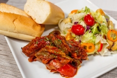 Italian-sausage-with-sweet-pepers-and-salad-2